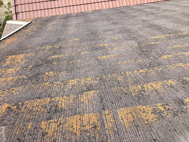 経年劣化したスレート屋根